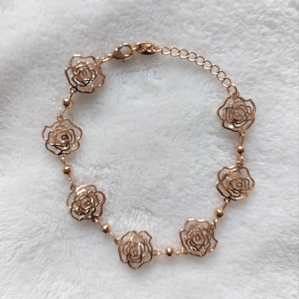 Lovely Rose Design Bracelet